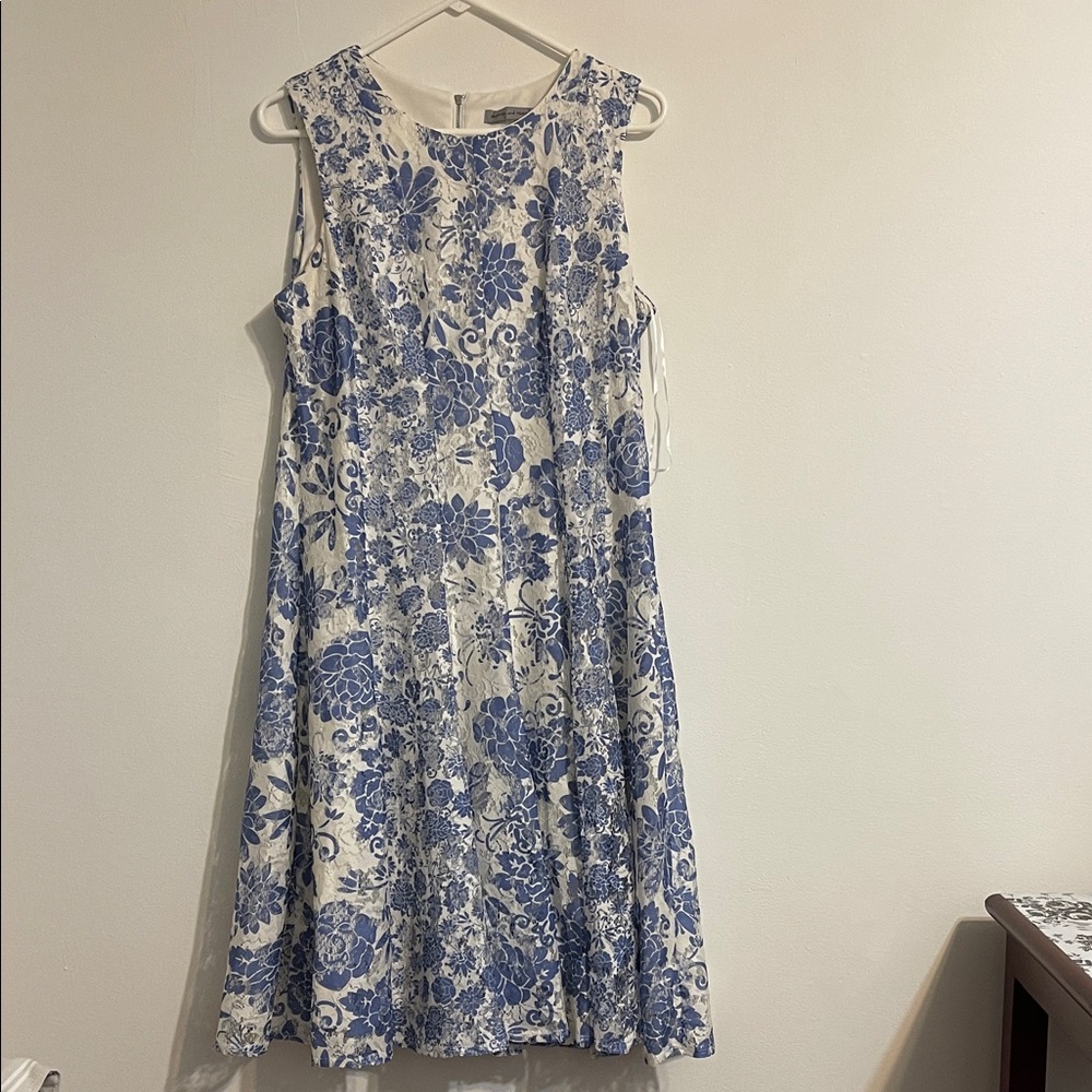 Danny & Nicole Blue and White Floral Midi Dress